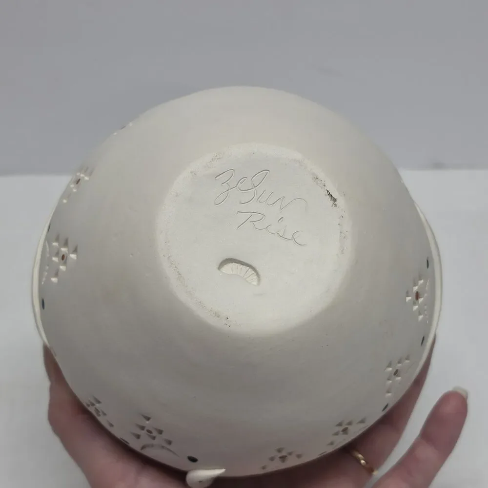 Native American Acoma Pueblo White Pottery Seed Gecko Pot Zelda & Elliott Garcia